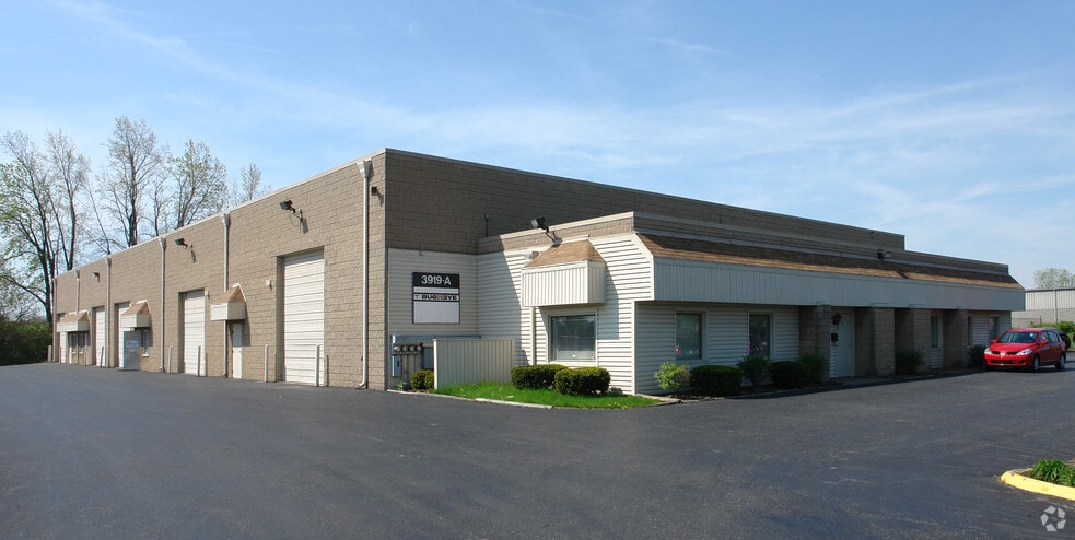 Primary Photo Of 3919 Parkway Ln, Hilliard Warehouse For Lease