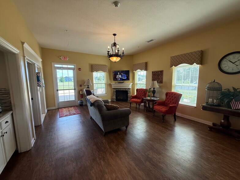 More Photos Of 15+/- Bed Memory Care Illinois Near Peoria, Elmwood Assisted Living For Sale