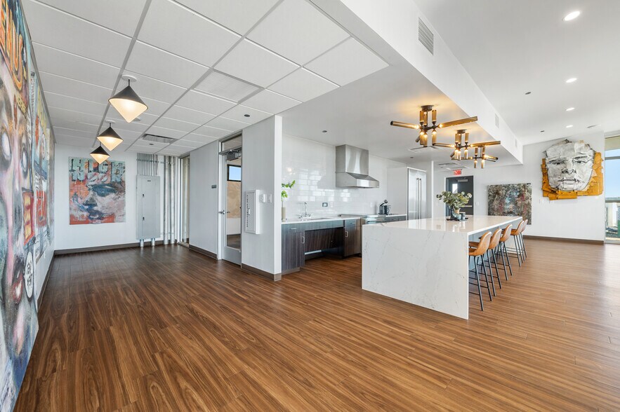 More Photos Of 4229 FM 620, Austin Showroom For Sale