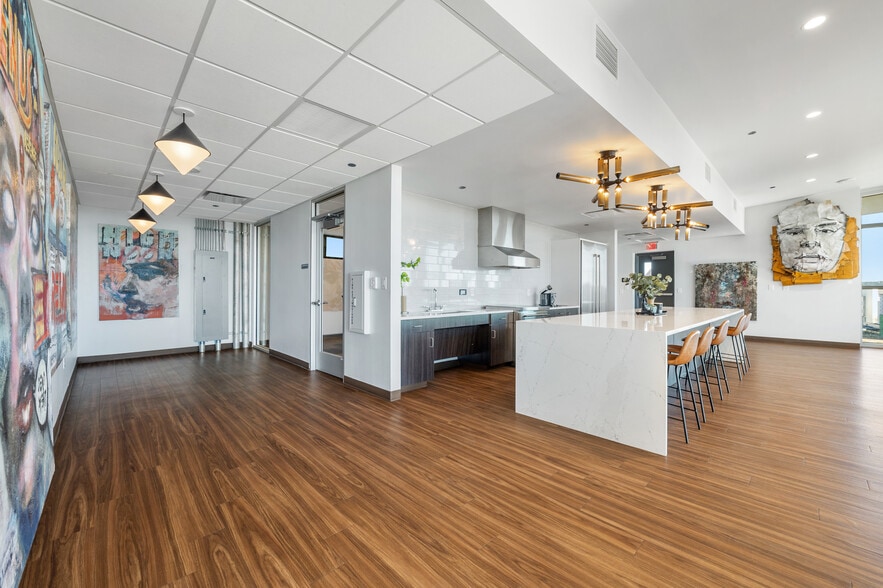 More Photos Of 4229 FM 620, Austin Showroom For Sale