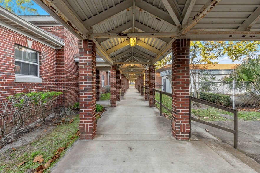 More Photos Of 5710 Wesconnett Blvd, Jacksonville Schools For Lease