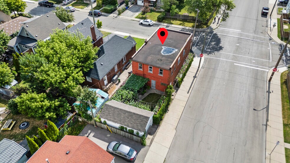 More Photos Of 125 Tolton Ave, Hamilton Department Store For Lease