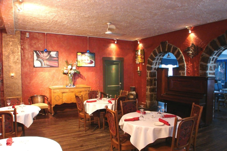 More Photos Of 1129 Lincoln Hwy, Laughlintown Restaurant For Sale