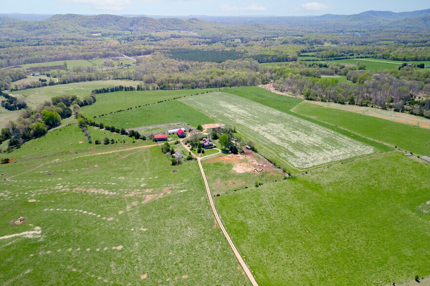 More Photos Of 2416 Lowesville Rd, Amherst Hospitality For Sale