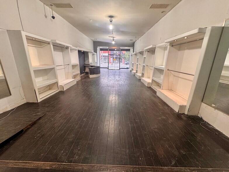 More Photos Of 7555-7555 1/2 Melrose Ave, Los Angeles Storefront For Lease