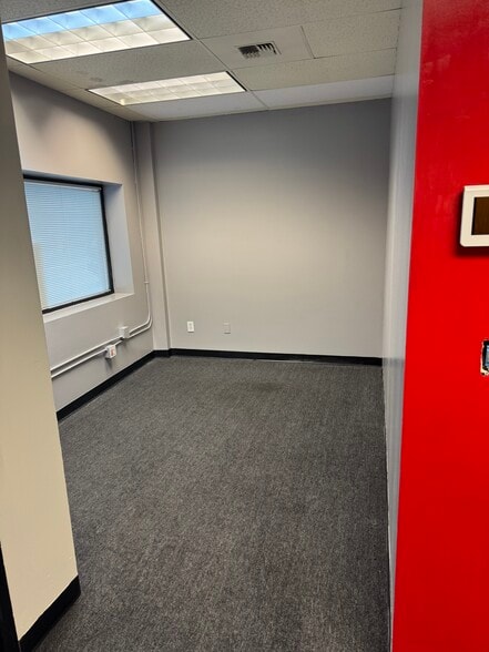 More Photos Of 407 W Gowe St, Kent Office For Lease