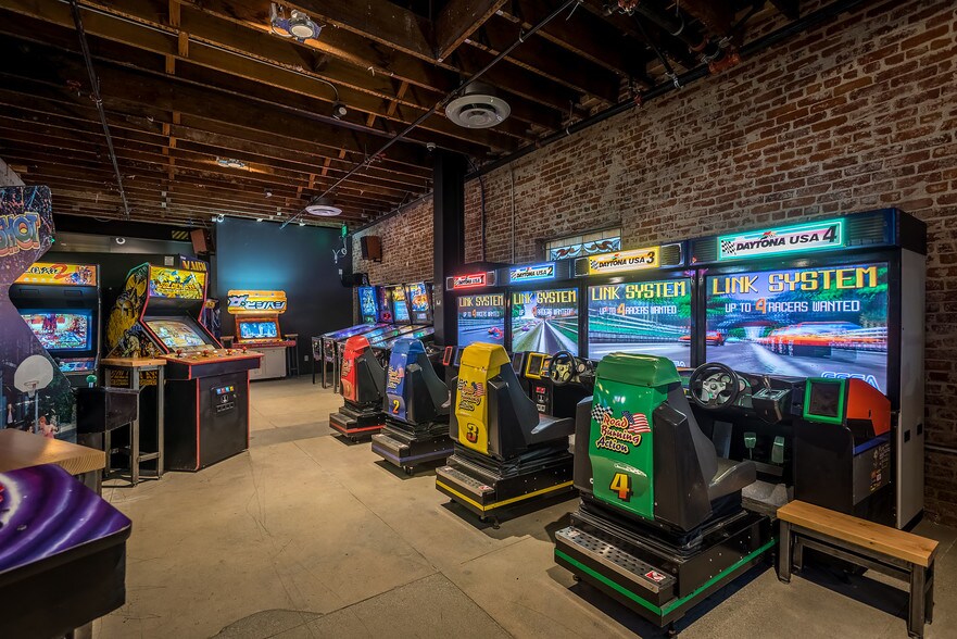 More Photos Of 5684 York Blvd, Los Angeles Restaurant For Sale