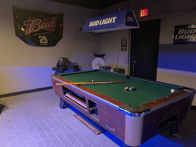 More Photos Of 5701 Johnson St, Hollywood Bar For Sale