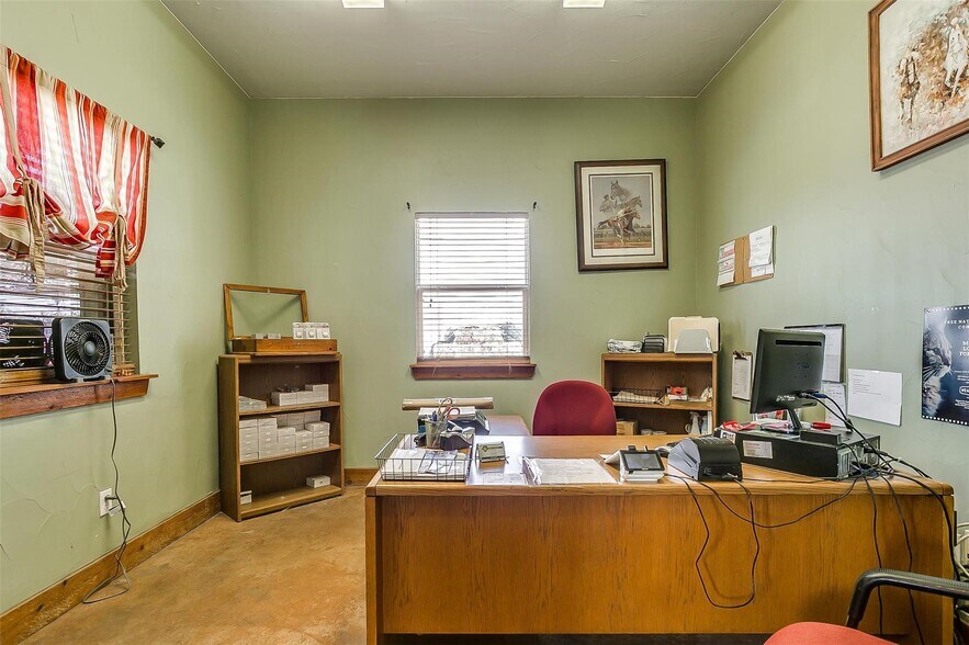 More Photos Of 113 Dennis Junction Rd, Weatherford Warehouse For Sale