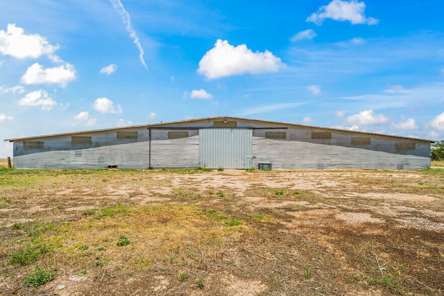 More Photos Of 901 Underwood Street, Littlefield Warehouse For Sale