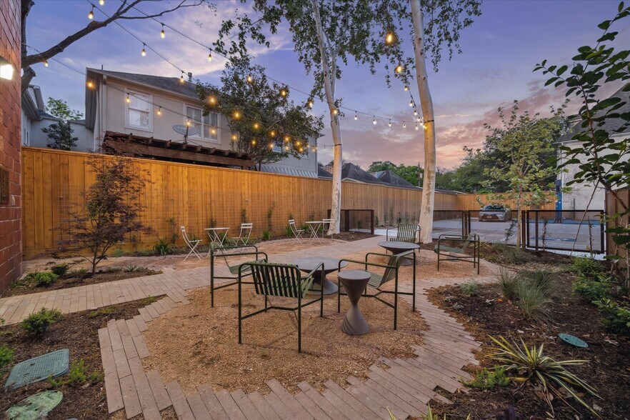 More Photos Of 2412 Bartlett St, Houston Loft Creative Space For Lease