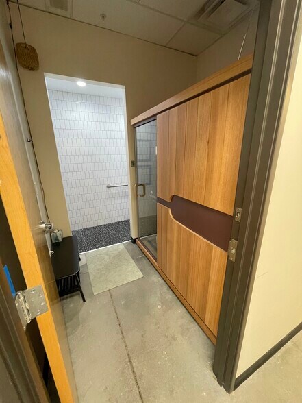 More Photos Of 180 S Union Blvd, Lakewood Storefront For Lease
