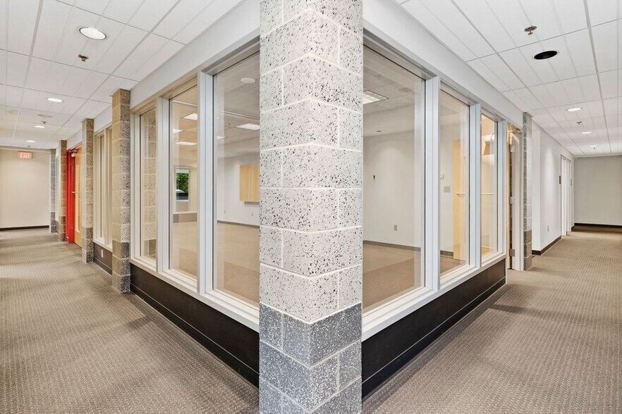 More Photos Of 1514 Commerce Ave, Carlisle Light Distribution For Lease