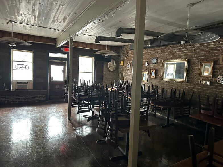 More Photos Of 4091 Helena Rd, Helena Restaurant For Lease