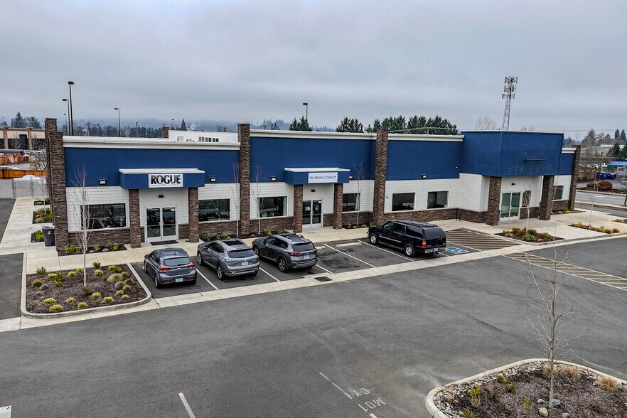 More Photos Of 135 NE Mill St, Grants Pass Storefront For Sale