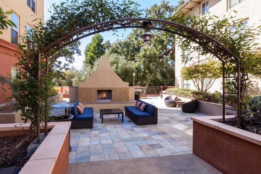 More Photos Of 1001 Harvey Dr, Walnut Creek Apartments For Lease