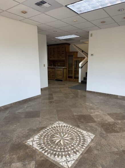 More Photos Of 15955 N Dial Blvd, Scottsdale Light Distribution For Lease