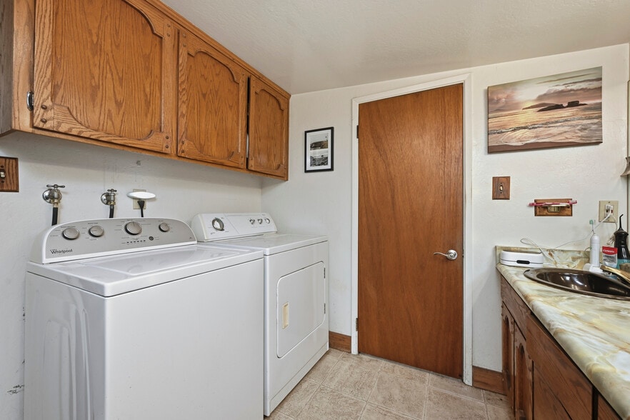 More Photos Of 3511 Redwood St, Clearlake Freestanding For Sale