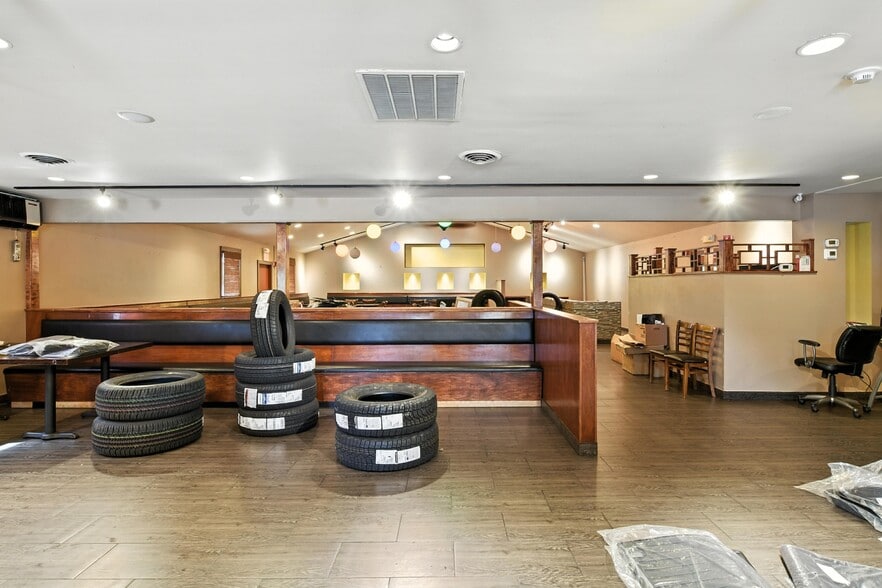 More Photos Of 48 Russell St, Hadley Restaurant For Lease