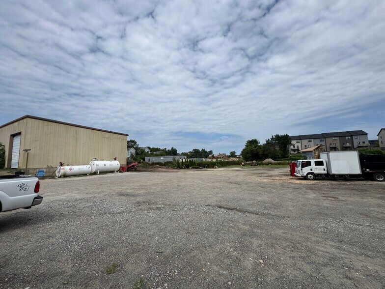More Photos Of 200 W 21st St, Richmond Service For Lease