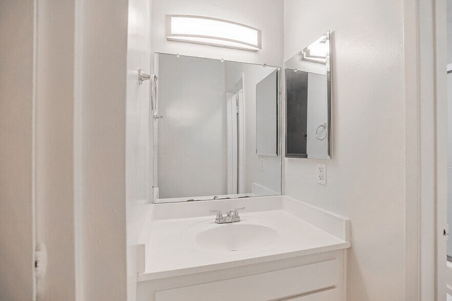 More Photos Of 6121 Woodman Ave, Van Nuys Apartments For Sale