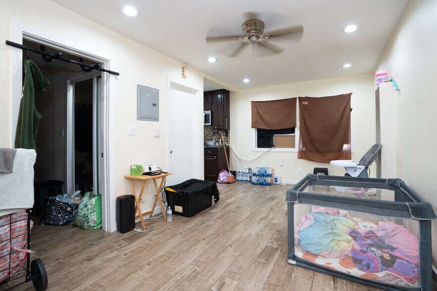 More Photos Of 1412 W Florence Ave, Los Angeles Apartments For Lease