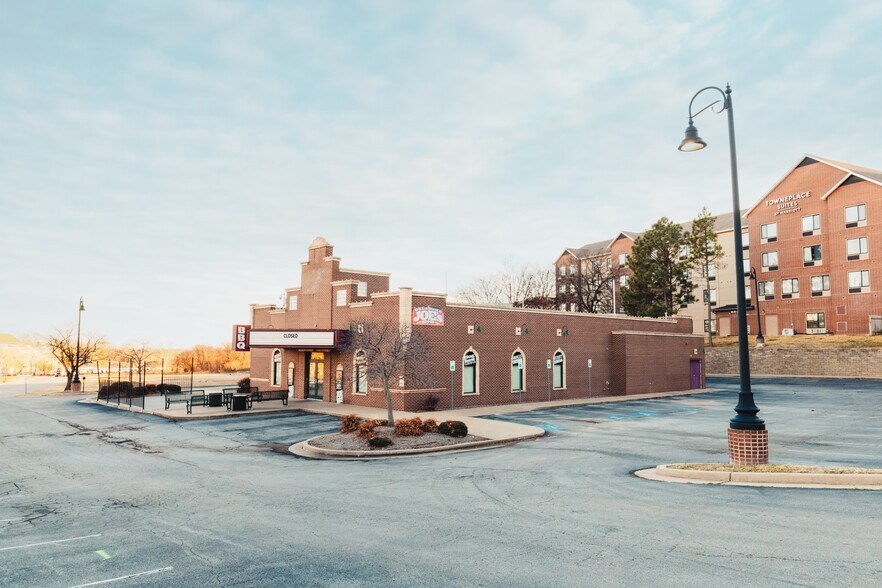 More Photos Of 333 W Albany St, Broken Arrow Restaurant For Sale