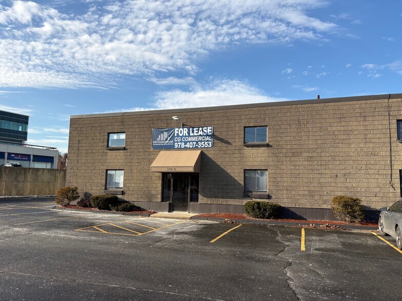 More Photos Of 134 New Boston St, Woburn Warehouse For Lease