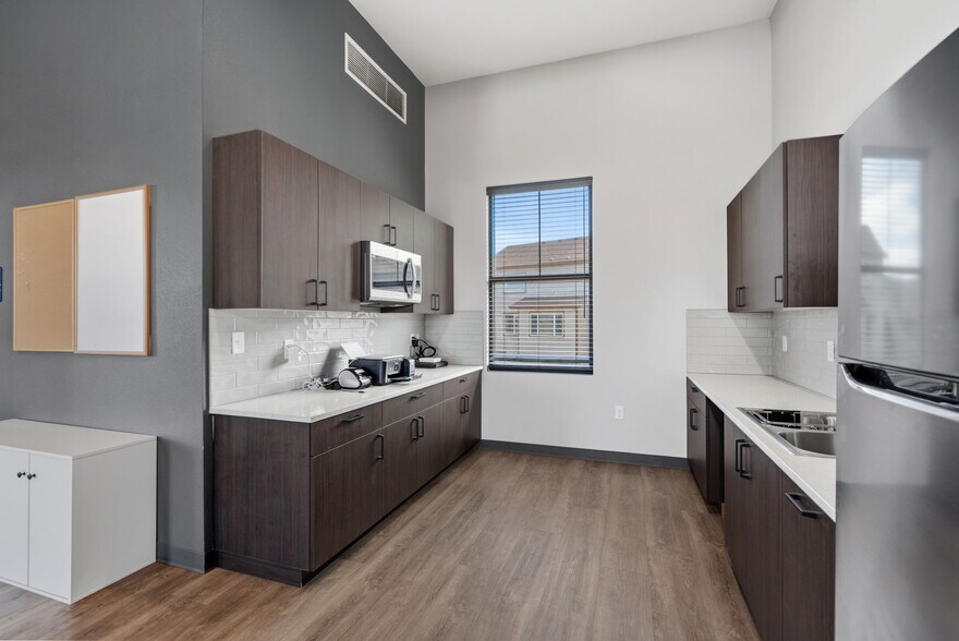 More Photos Of 1918 Jessup Dr, Fort Collins Flex For Lease