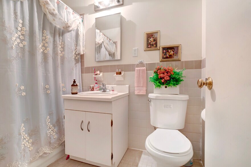 More Photos Of 213 Johnson Ave, Brooklyn Apartments For Sale