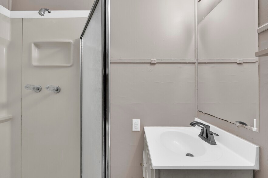 More Photos Of 817 College St, Columbus Multifamily For Sale