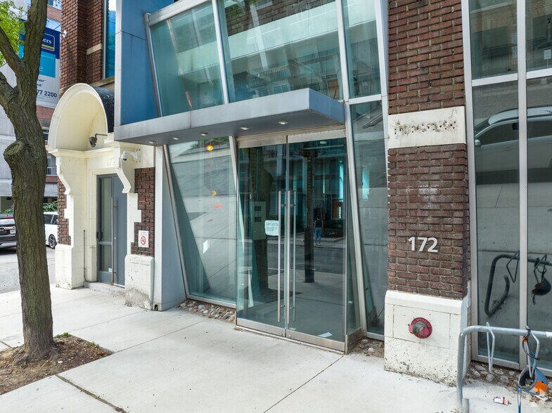 More Photos Of 172 John St, Toronto Office For Sale