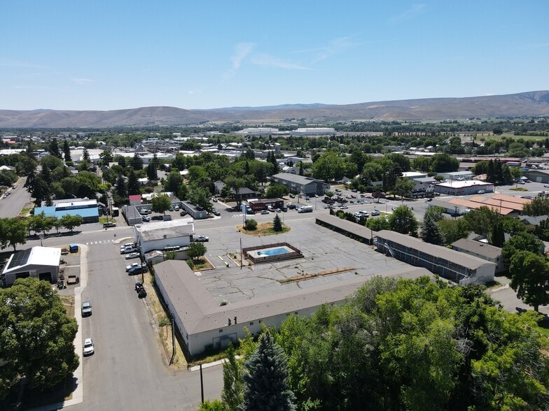 More Photos Of 403 W University Way, Ellensburg Hotel For Sale