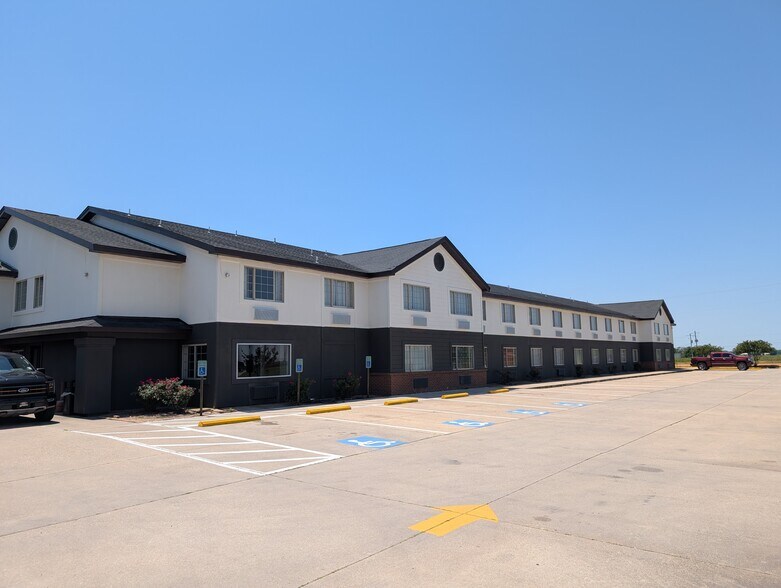 More Photos Of 912 US Highway 65/82 South, Lake Village Hotel For Sale