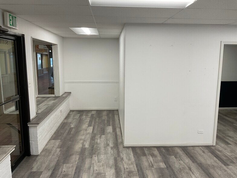 More Photos Of 1650 45th St, Munster Office For Lease