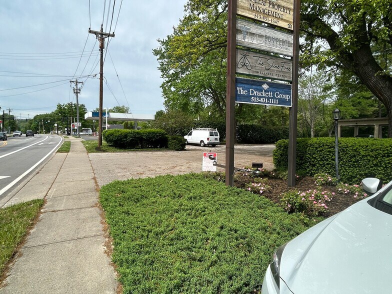 More Photos Of 614 Wooster Pike, Terrace Park Storefront Retail Office For Lease