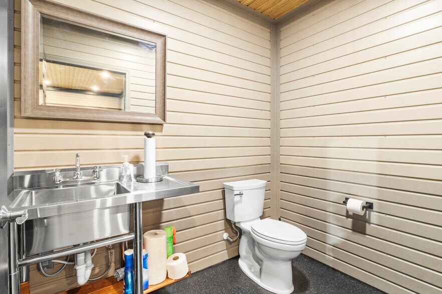 More Photos Of 144 McCrary Rd, Mooresville Flex For Sale