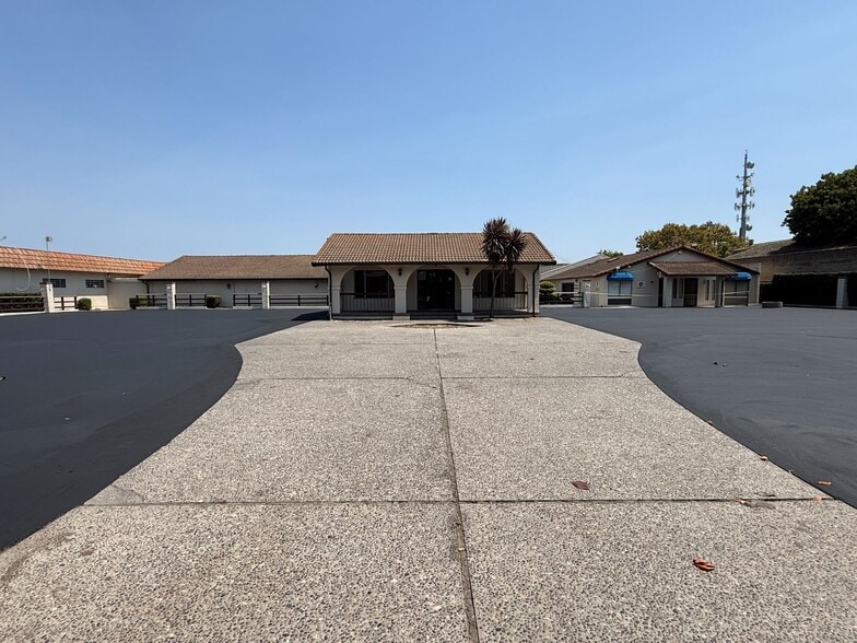 More Photos Of 525 Abbott St, Salinas Auto Repair For Lease