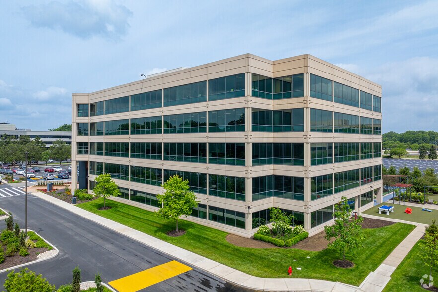 More Photos Of 450 E 96th St, Indianapolis Office For Lease