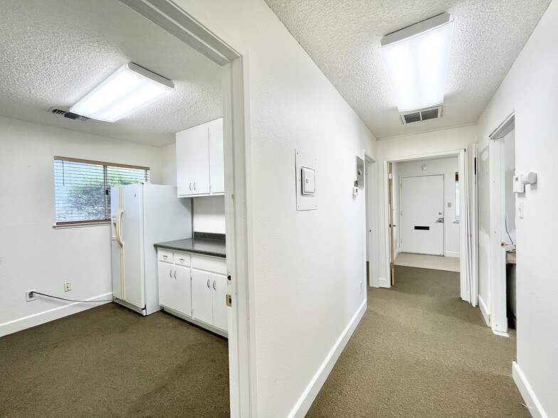 More Photos Of 1137 Smith Ln, Roseville Office For Sale