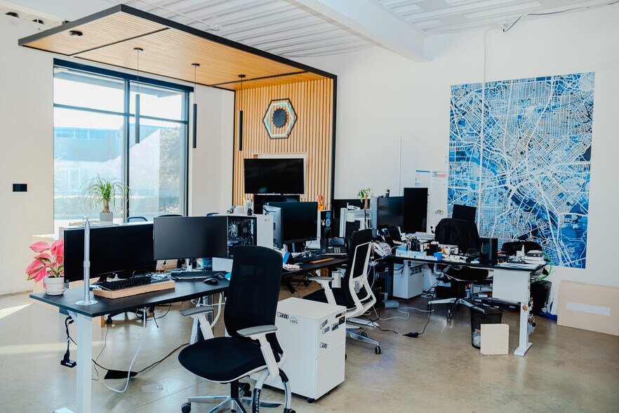 More Photos Of 4707 Algiers St, Dallas Office For Sale