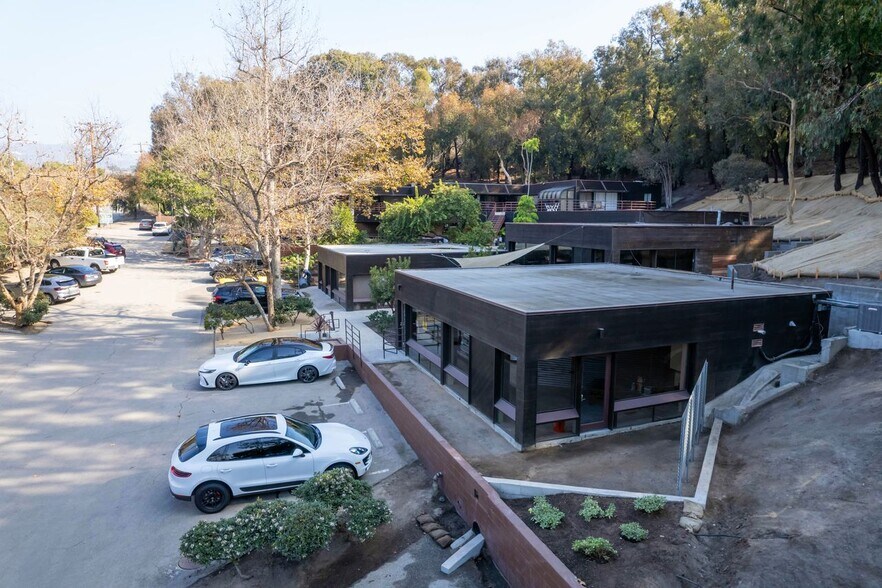 More Photos Of 29350 Pacific Coast Hwy, Malibu Office For Sale