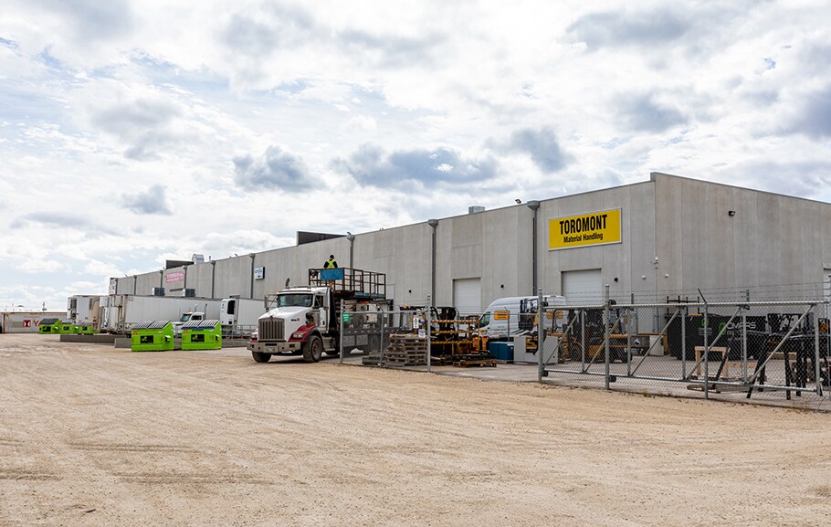 More Photos Of 107 Mountain View Rd, Winnipeg Warehouse For Lease