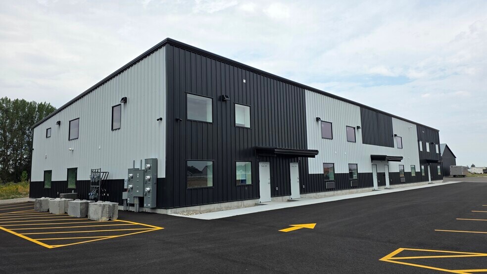 More Photos Of 35 Landmark Ln, Rigby Flex For Lease