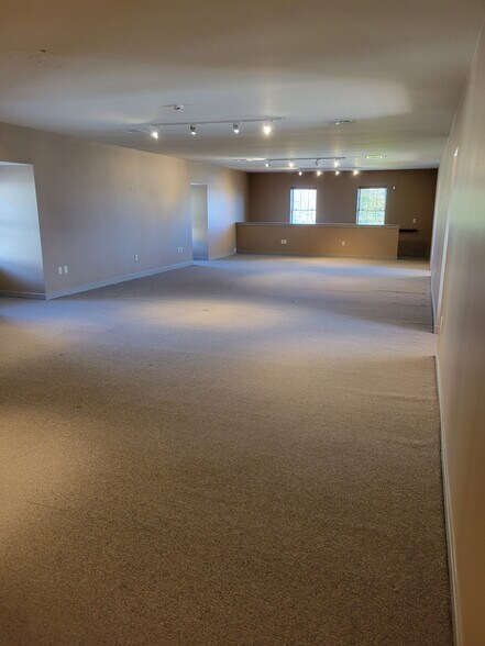 More Photos Of 342 E Main St, Leola Office For Lease