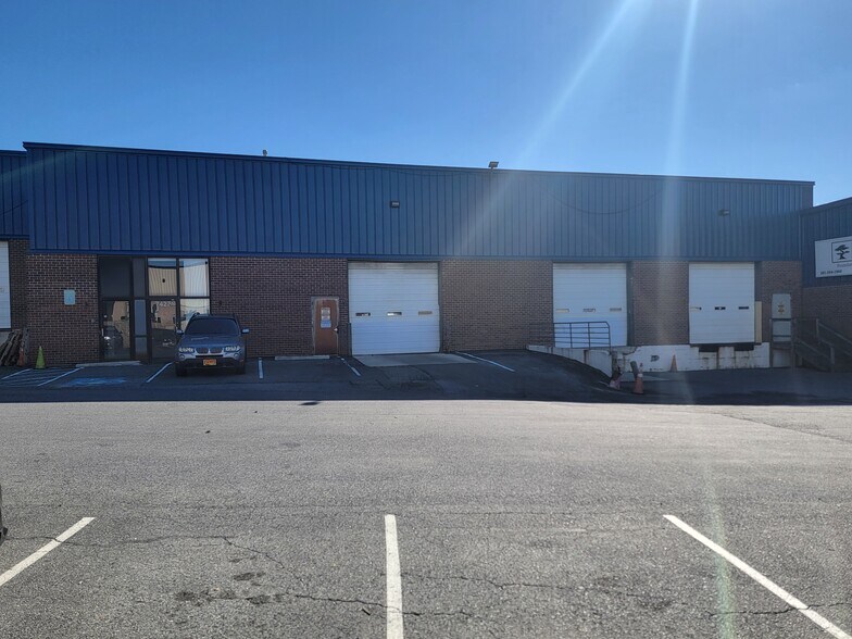 More Photos Of 7419 Lindbergh Dr, Gaithersburg Warehouse For Sale