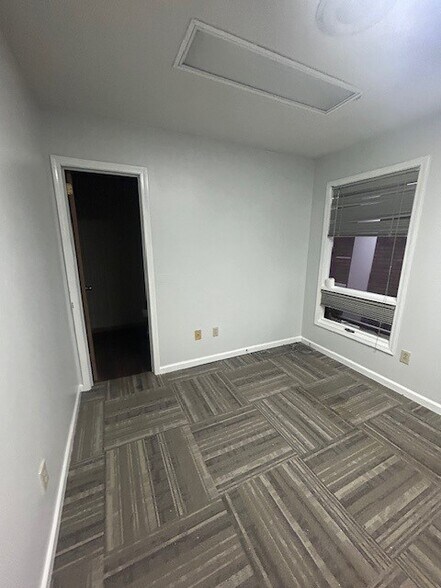 More Photos Of 223 1st St N, Alabaster Office For Sale