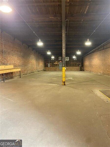 More Photos Of 601 S Madison Ave, Monroe Manufacturing For Lease
