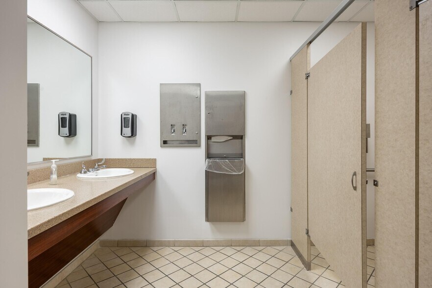 More Photos Of 3855 N Ocoee St, Cleveland Office For Lease