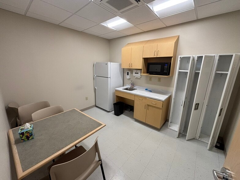 More Photos Of 295 Kennedy Memorial Dr, Waterville Office For Lease